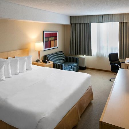 Quality Inn And Suites Montreal East Kültér fotó