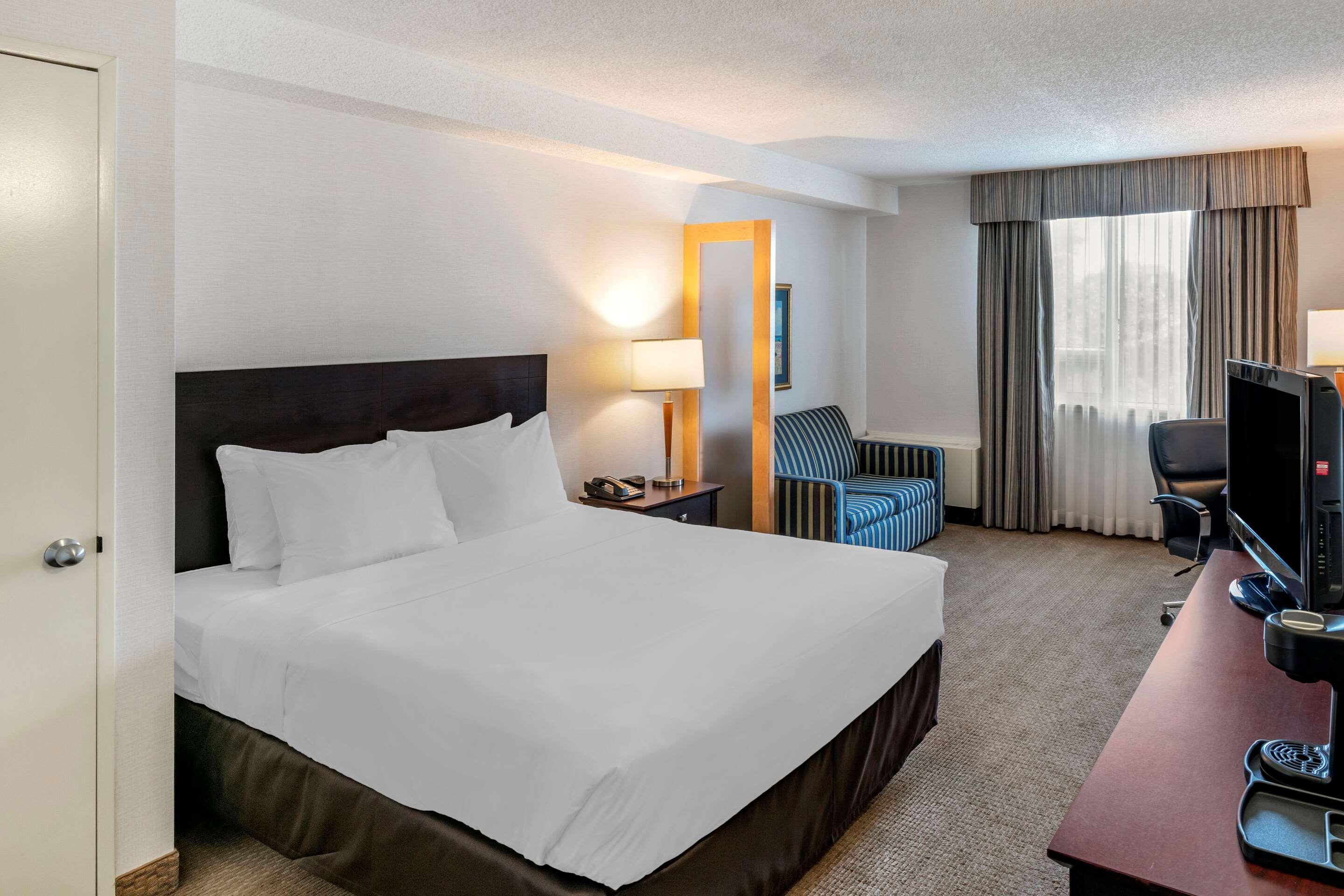 Quality Inn And Suites Montreal East Kültér fotó