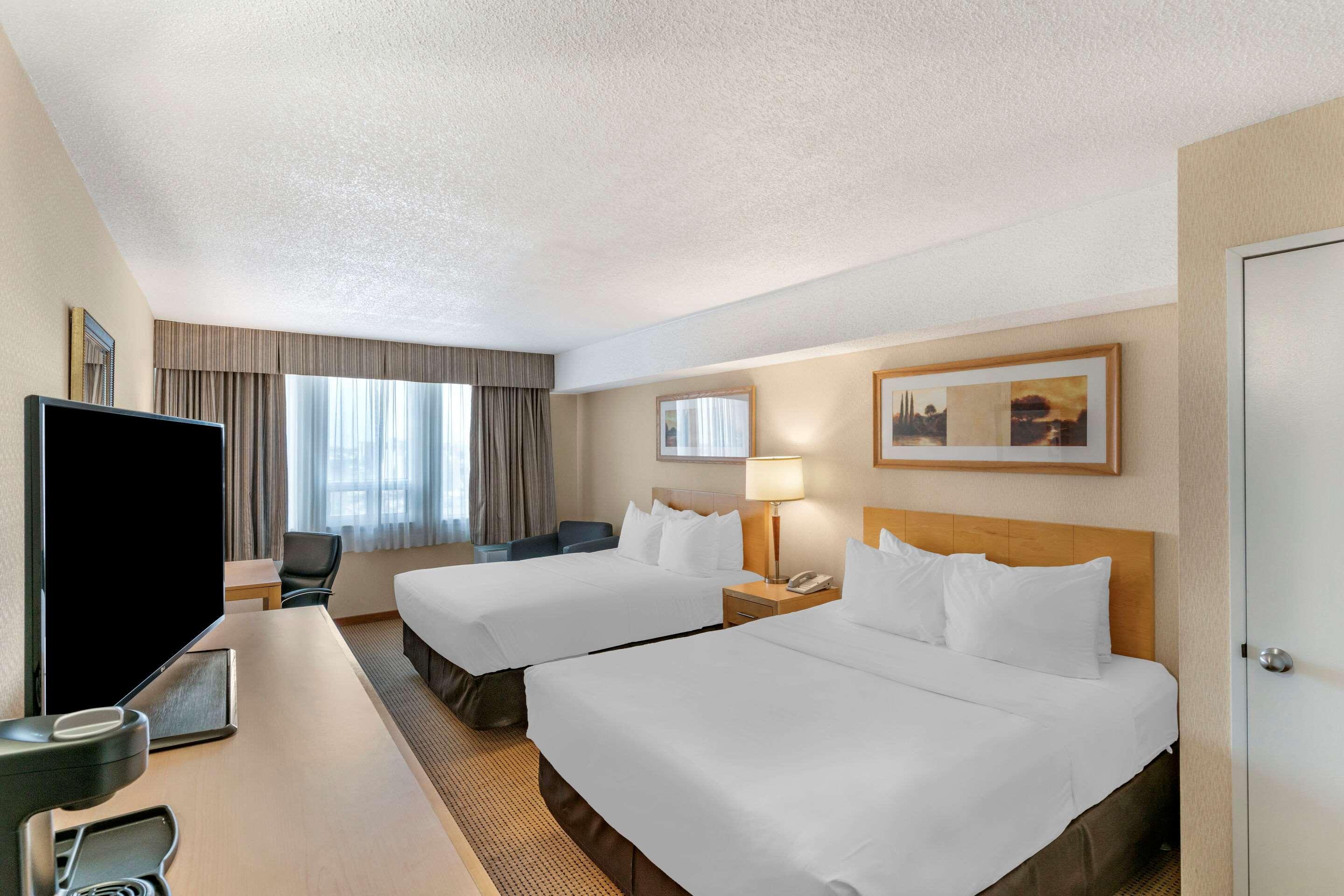 Quality Inn And Suites Montreal East Kültér fotó