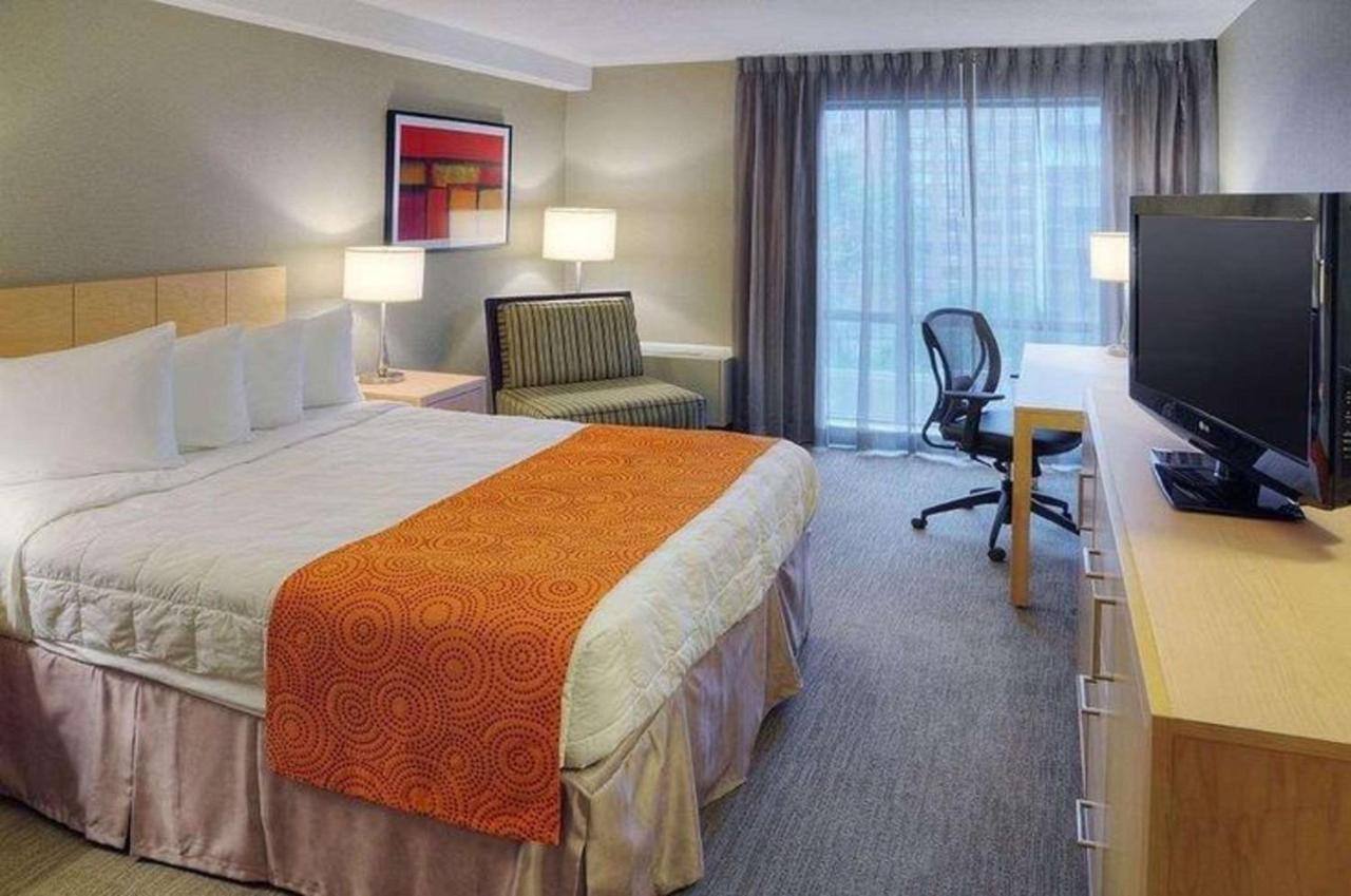 Quality Inn And Suites Montreal East Kültér fotó